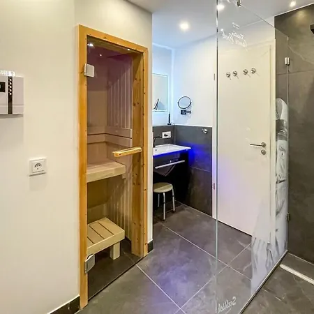 In With Sauna בית נופש *